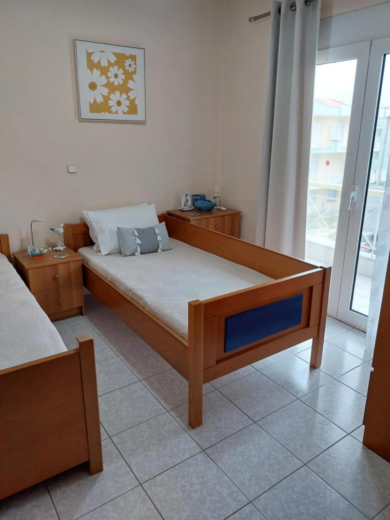 Elegant Apartment Near The Beach Néa Péramos Exterior foto