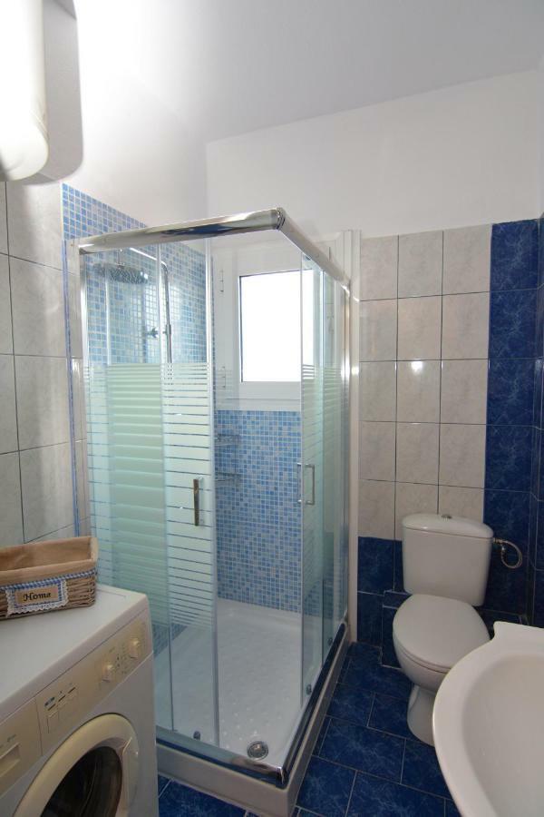 Elegant Apartment Near The Beach Néa Péramos Exterior foto
